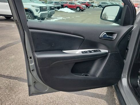 Used 2020 Dodge Journey SE w/ SE Popular Equipment Group image 19