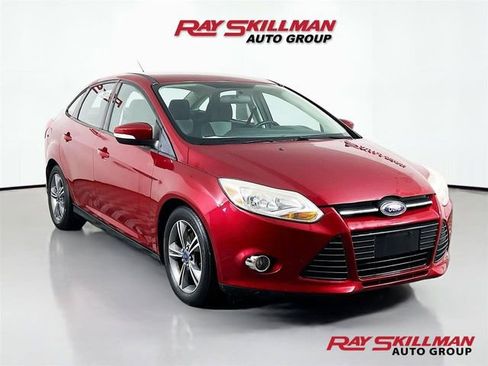 Used 2014 Ford Focus SE w/ SE Sport Package FWD image 1