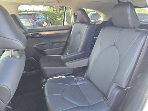 Used 2023 Toyota Highlander Limited AWD/4WD image 21