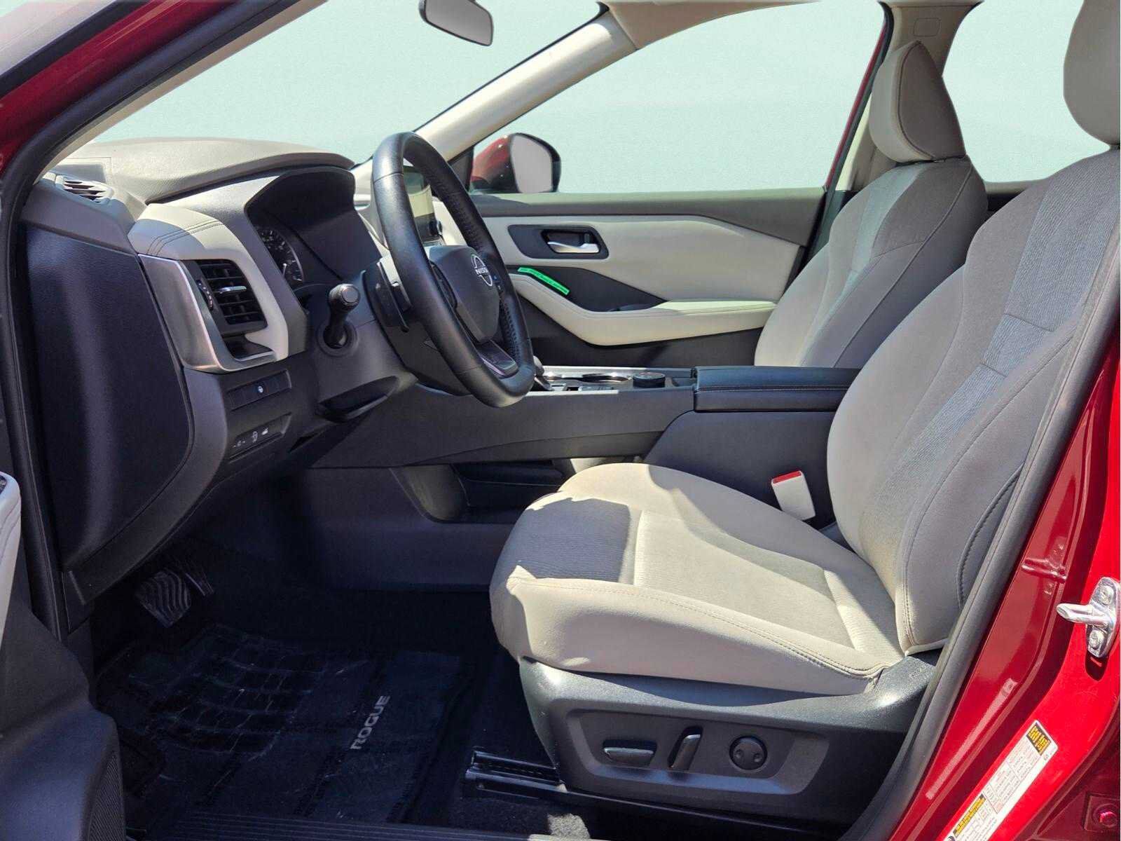 Used 2025 Nissan Rogue SV AWD/4WD image 2