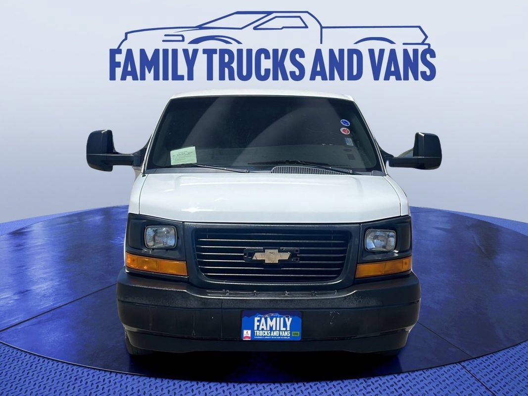 Used 2017 Chevrolet Express 4500 RWD image 7