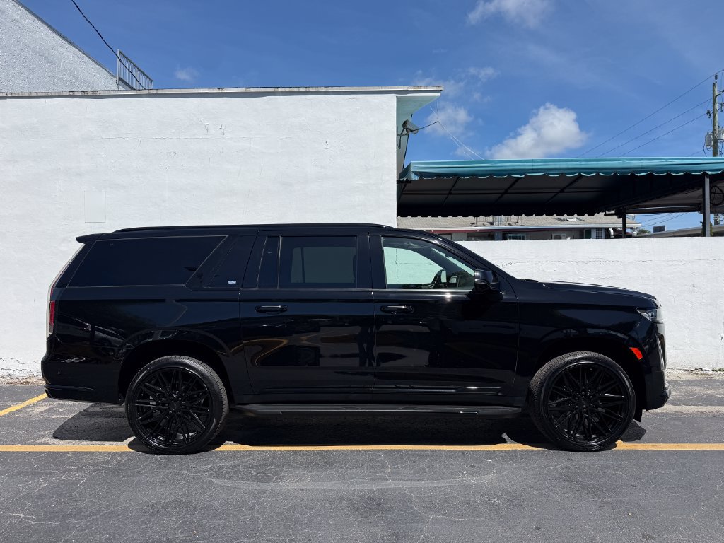 Used 2022 Cadillac Escalade ESV Sport RWD image 7