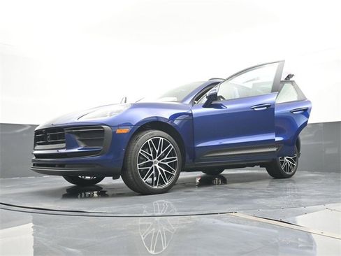 Used 2024 Porsche Macan image 31