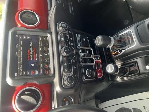 Used 2022 Jeep Gladiator Rubicon w/ Cold Weather Group AWD/4WD image 22