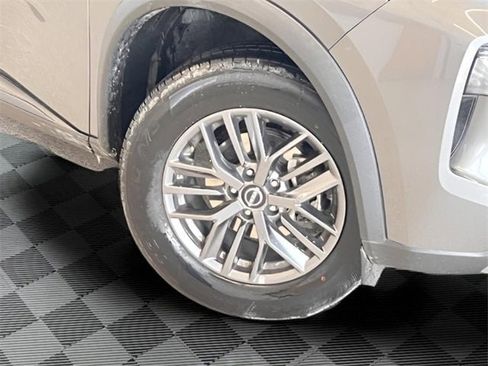 Used 2023 Nissan Rogue S image 23