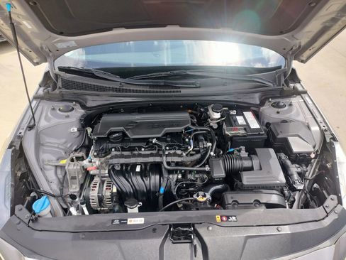 Used 2023 Hyundai Elantra SE image 15