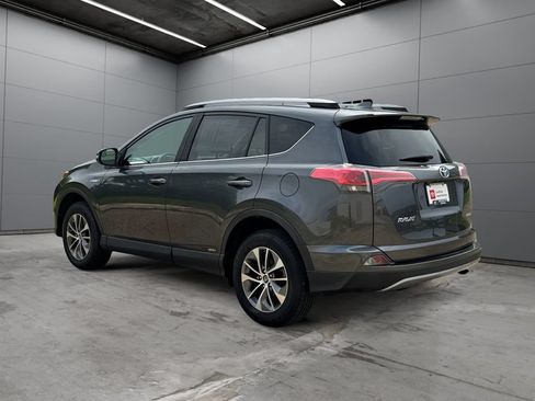Certified 2018 Toyota RAV4 LE AWD/4WD image 3