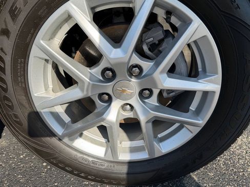 Used 2023 Chevrolet Equinox LT w/ Driver Convenience Package image 11