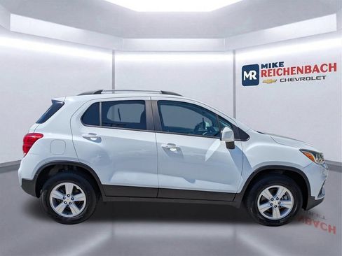 Used 2022 Chevrolet Trax LT w/ LT Convenience Package AWD/4WD image 3