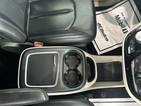 Used 2022 Chrysler Pacifica Touring-L FWD image 25