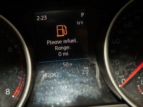 Used 2018 Volkswagen Tiguan S w/ Front Fog Lights Package image 17