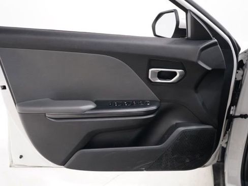 Used 2025 Kia K4 LXS image 19