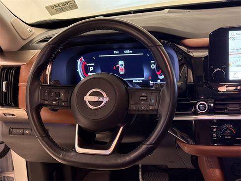 Used 2024 Nissan Pathfinder Platinum w/ Cargo Package image 15