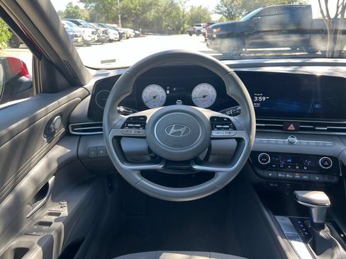 Used 2025 Hyundai Elantra SEL FWD image 13