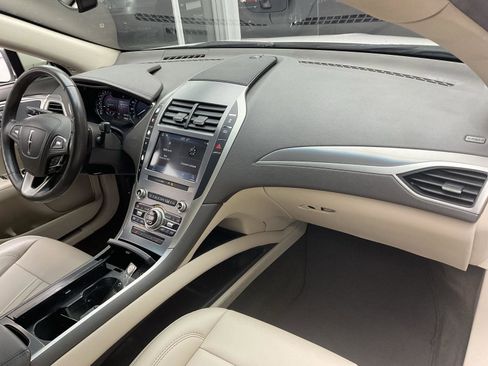Used 2019 Lincoln MKZ Premiere image 12