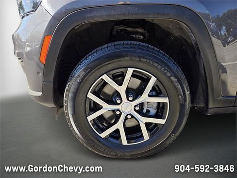 Used 2024 Jeep Grand Cherokee L Limited w/ Luxury Tech Group II image 11