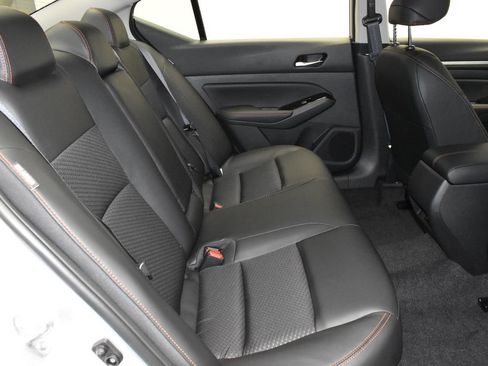 Used 2025 Nissan Altima 2.5 SR FWD image 30