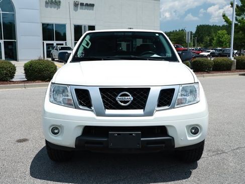 Used 2019 Nissan Frontier Desert Runner RWD image 2