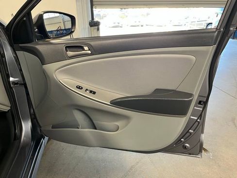 Used 2016 Hyundai Accent SE FWD image 12