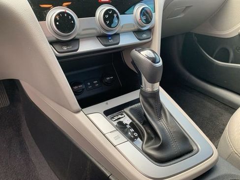 Used 2019 Hyundai Elantra SEL image 31
