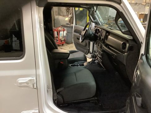 Used 2018 Jeep Wrangler Unlimited Sport S image 21