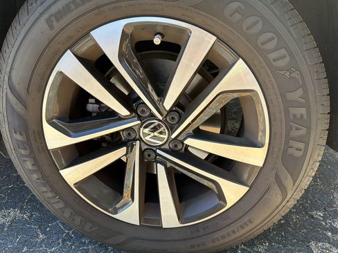 Used 2024 Volkswagen Tiguan S image 8