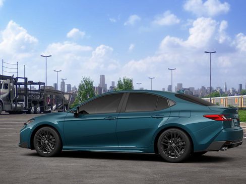 New 2026 Toyota Camry SE FWD image 5