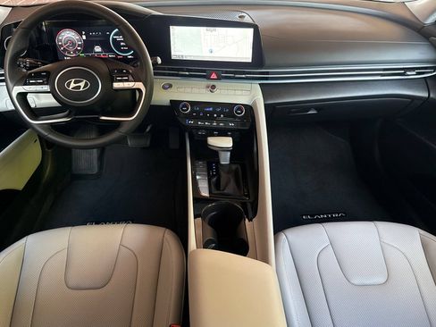 Used 2025 Hyundai Elantra Limited FWD image 17