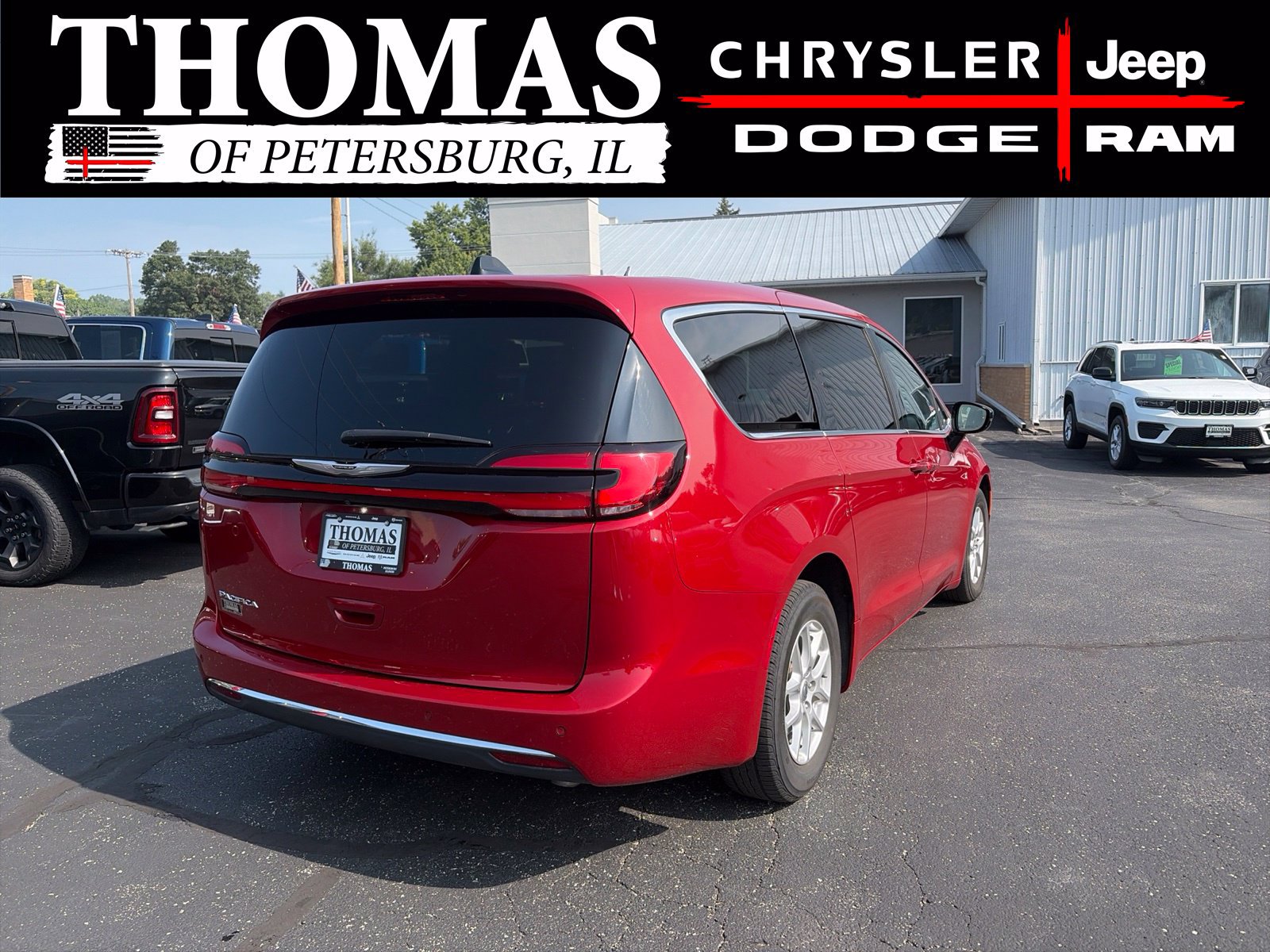 Used 2025 Chrysler Pacifica Select FWD image 8