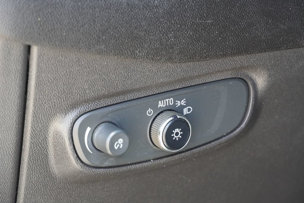 Used 2023 Chevrolet Equinox LT AWD/4WD image 24