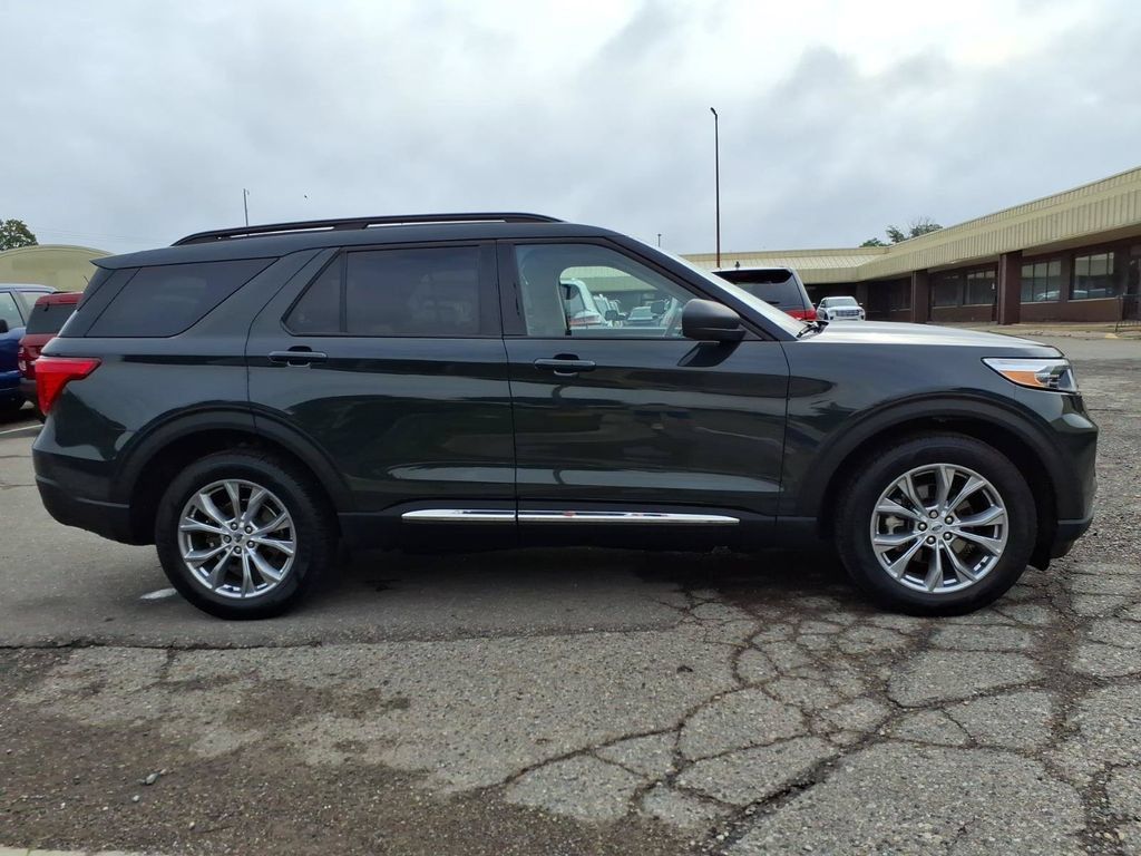 Used 2023 Ford Explorer XLT w/ Equipment Group 202A AWD/4WD image 6