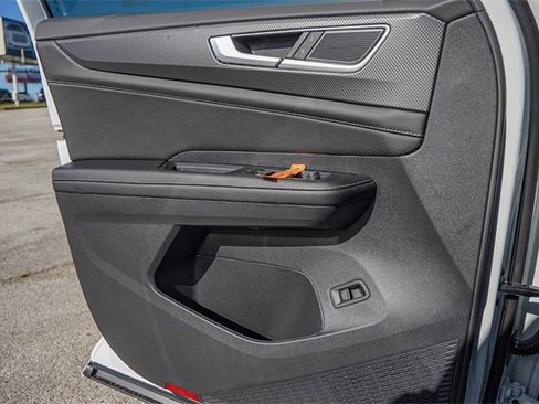 New 2026 Volkswagen Atlas Cross Sport SEL R-Line image 16