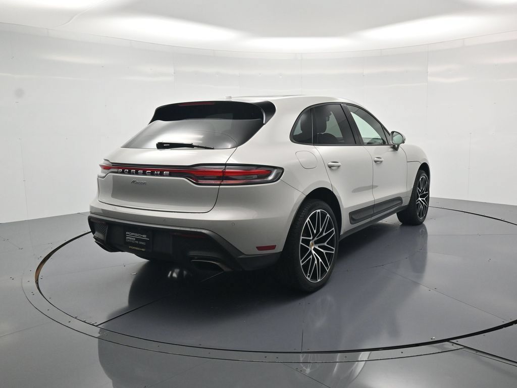 Certified 2024 Porsche Macan AWD/4WD image 40