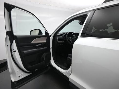 Used 2024 Toyota Grand Highlander AWD Hybrid image 9