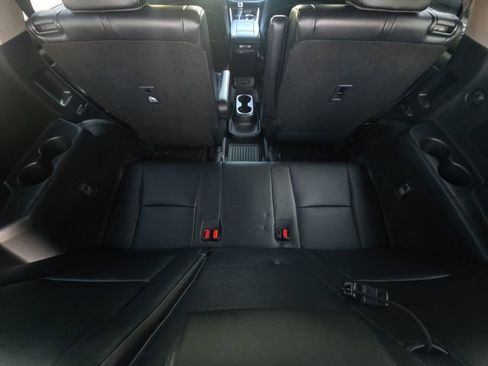 Used 2023 Toyota Highlander XLE AWD/4WD image 14