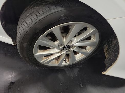 Used 2021 Toyota Camry LE FWD image 10