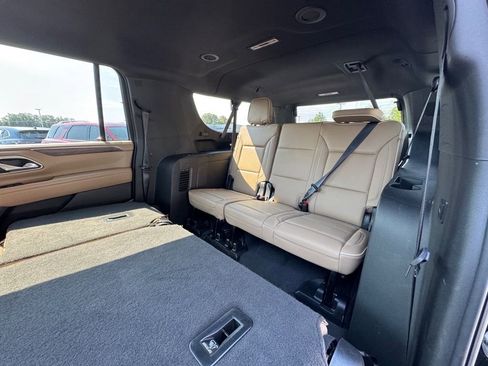 Used 2024 Chevrolet Suburban Premier image 12