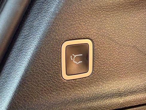 Certified 2024 Chrysler Pacifica Pinnacle image 34