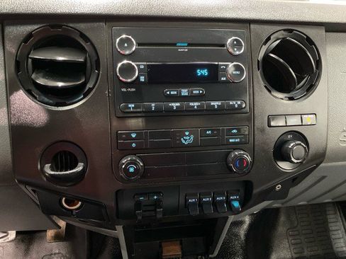 Used 2015 Ford F550 2WD Regular Cab Super Duty image 17