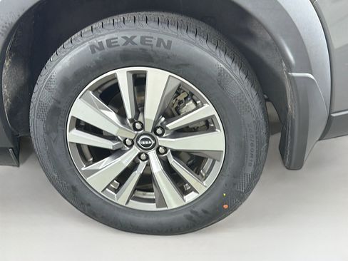 Used 2023 Nissan Pathfinder SL w/ Lighting Package (N92) FWD image 11