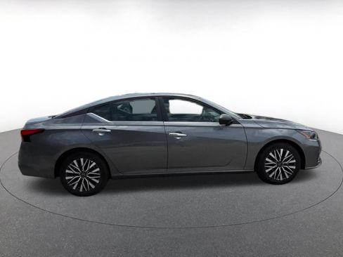 Used 2025 Nissan Altima 2.5 SV FWD image 16