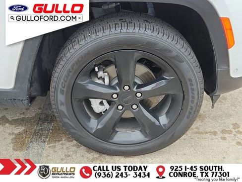 Used 2024 Jeep Grand Cherokee Limited w/ Luxury Tech Group II image 29