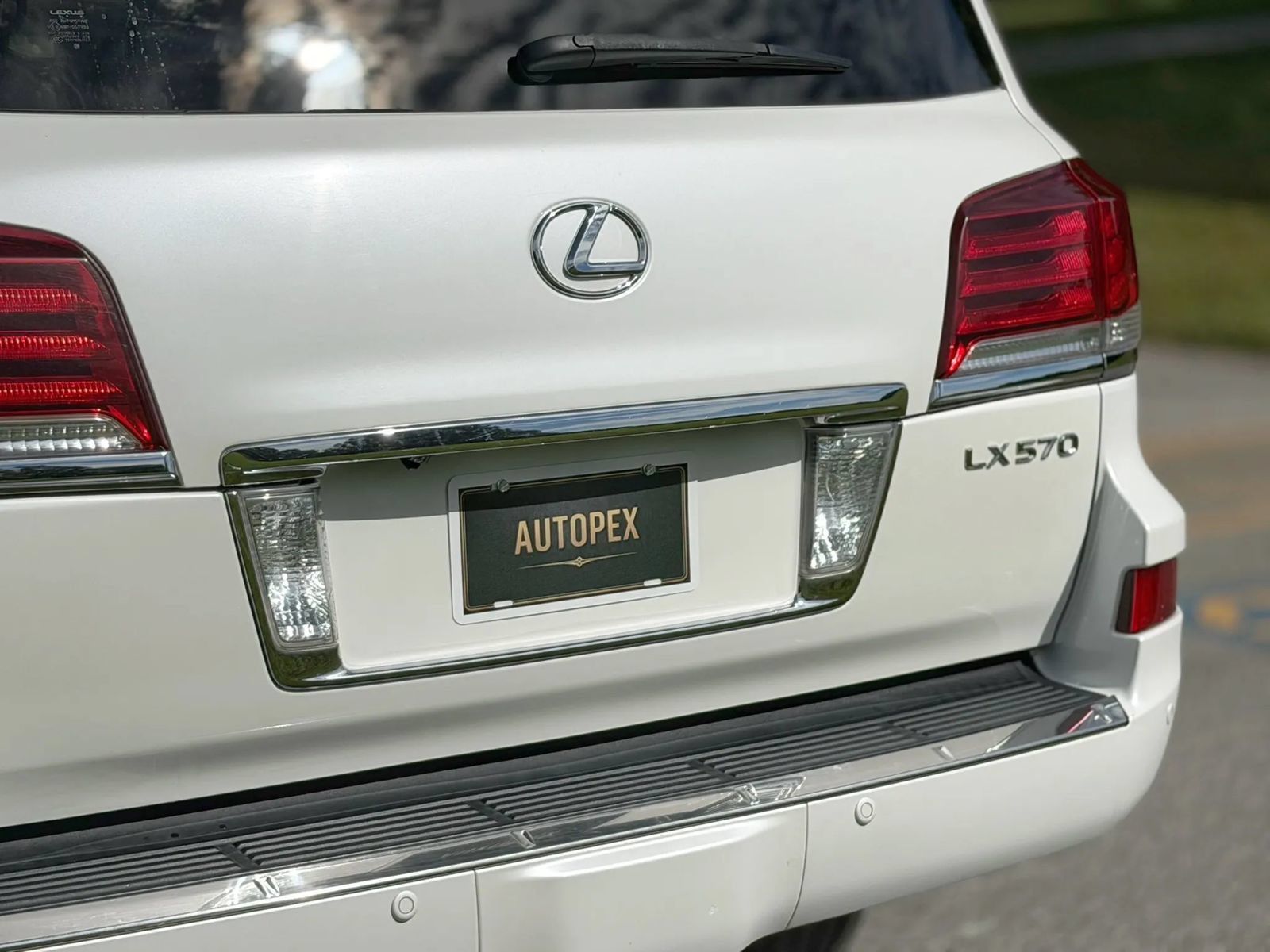Used 2013 Lexus LX 570 4WD w/ Luxury Pkg image 42