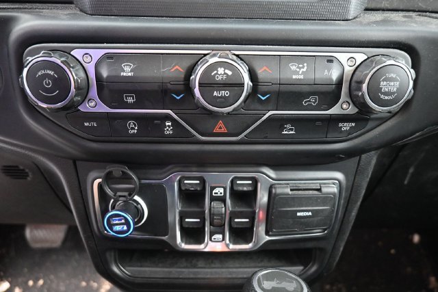 Used 2021 Jeep Wrangler Unlimited Sahara AWD/4WD image 18