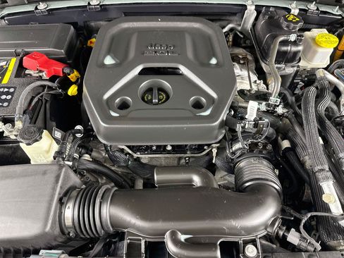 Used 2023 Jeep Wrangler Unlimited Sahara w/ Cold Weather Group AWD/4WD image 18