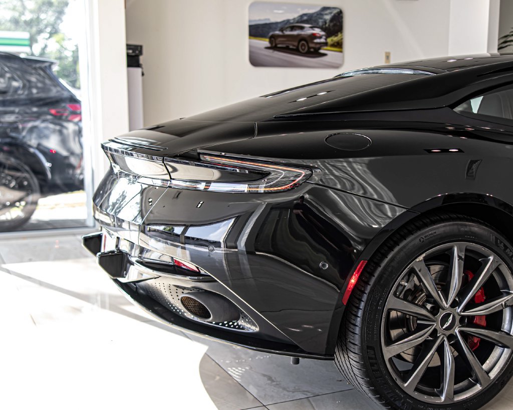 Used 2018 Aston Martin DB11 Coupe RWD image 12