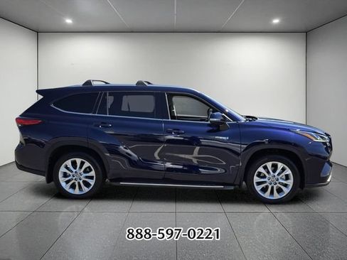 Used 2021 Toyota Highlander Limited FWD image 6