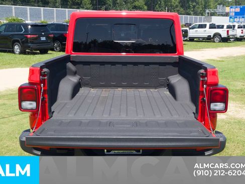 Used 2025 Jeep Gladiator Sport AWD/4WD image 8
