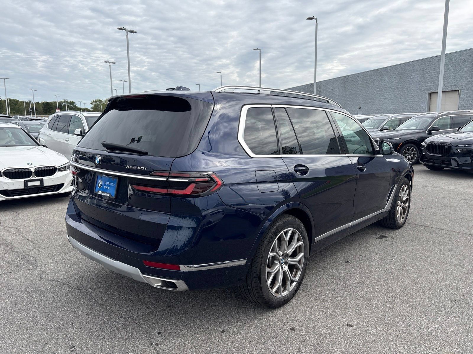 Used 2026 BMW X7 xDrive40i w/ Premium Package AWD/4WD image 8