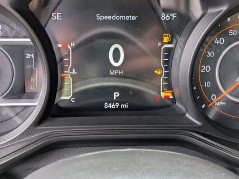 Used 2025 Jeep Gladiator Mojave w/ Convenience Group AWD/4WD image 27